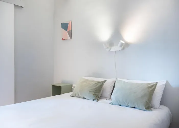 Fall In With Bcn In The Location Daire